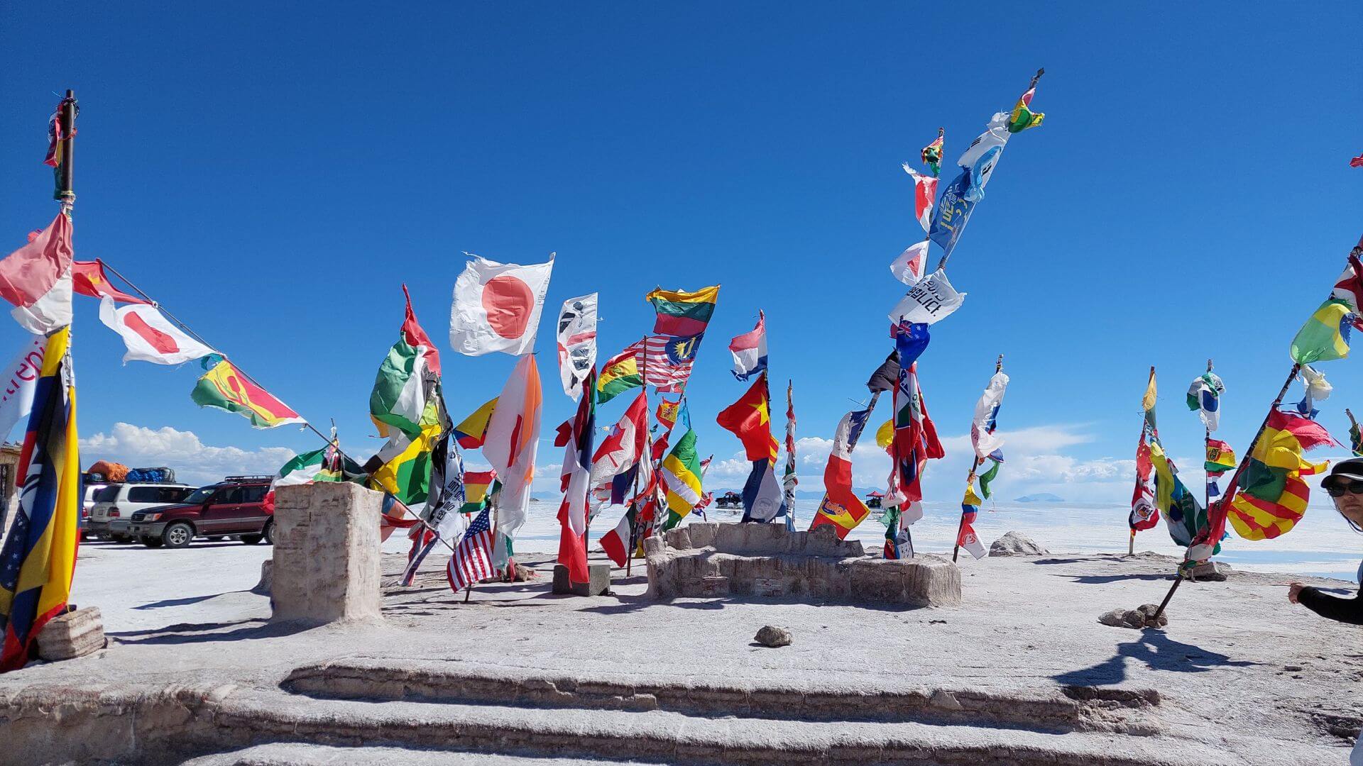 Isla de banderas - Salar de Uyuni